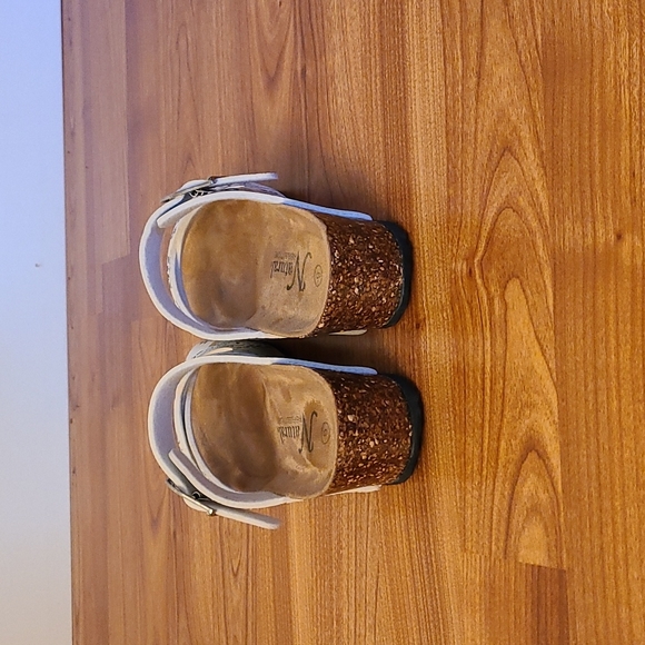 Sandals - Picture 3 of 3